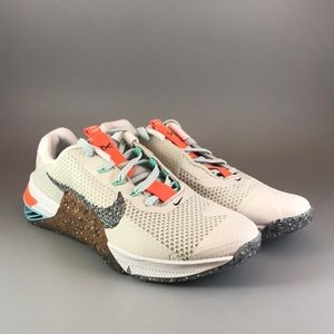 Nike Women’s Metcon 7 Size 10.5 in Cream and Orange